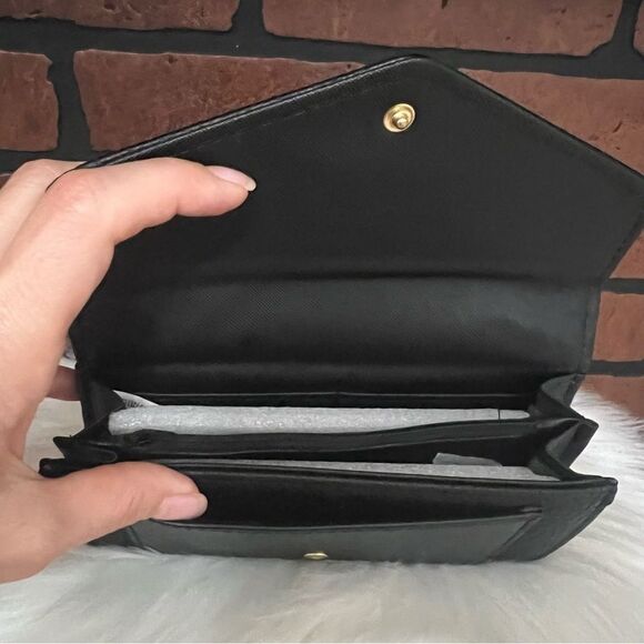 Faux-Leather Black Wallet Snap Closure Minimalist Classic Timeless Everyday - Picture 5 of 6